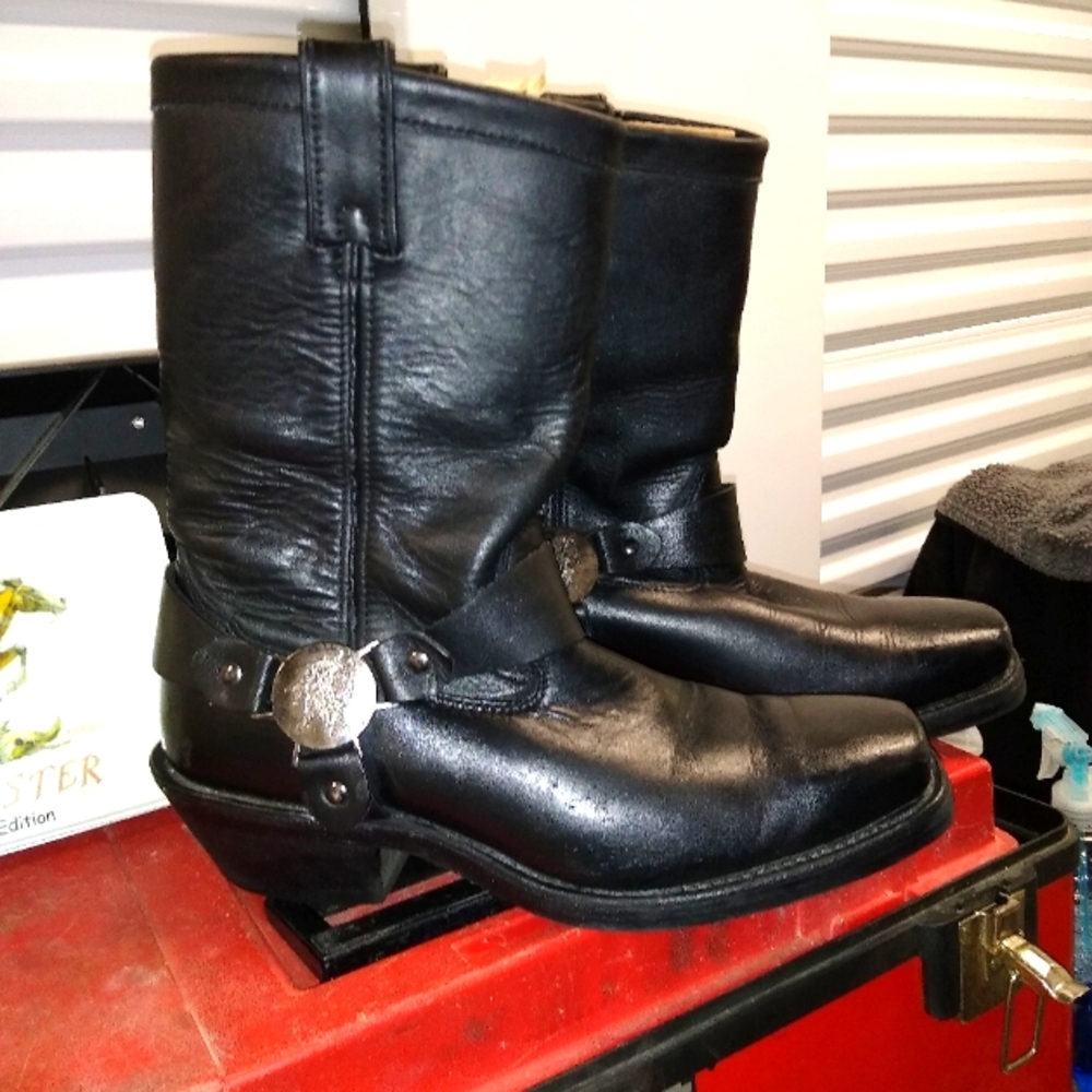 Chippewa biker boots, 9.5d has hide flaws, otherwise great shape.